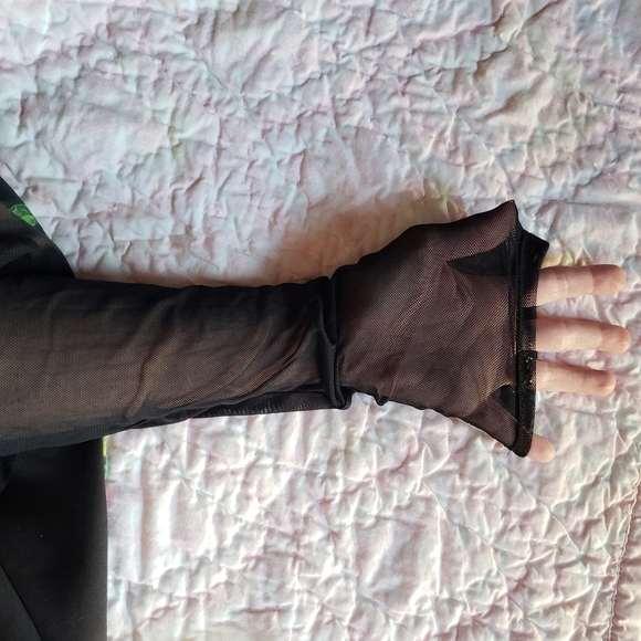 Annabelle Black dress with long sheer sleeve and red roses 🌹size small - Picture 7 of 7